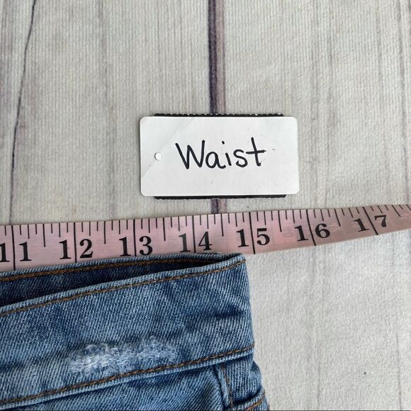 Chelsea & Violet Women’s Distressed High Rise Raw Hem Denim Shorts Size 27 - Picture 9 of 12